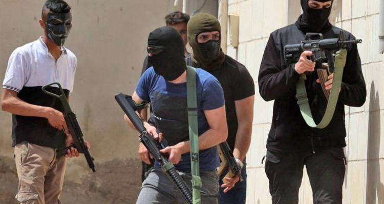 مقاومين خلال الاشتباك مع قوات الاحتلال